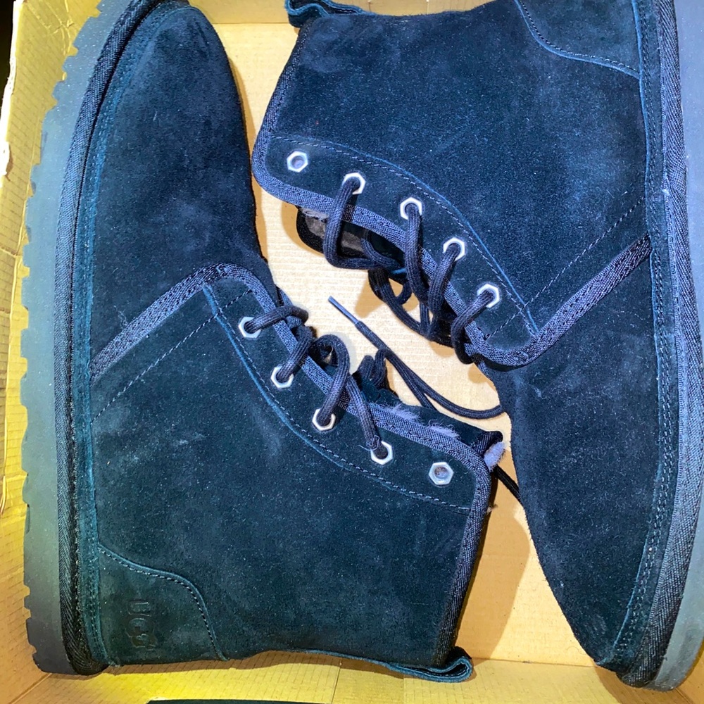 New Size 11 Black Harkley Chukka Ugg’s w/ gray fur